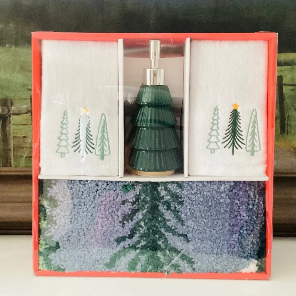Merry Moments Holiday Bathroom Set 4pc Rug Towels Lotion Dispenser Christmas Dec